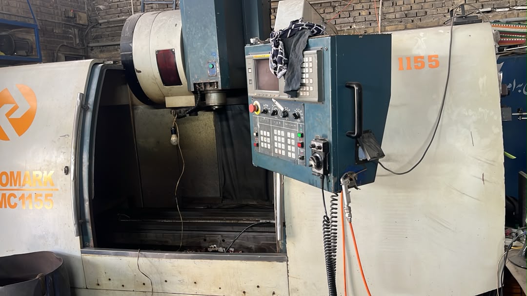 دستگاه CNC در کارگاه خدمات صنعتی محمدی‌نیا